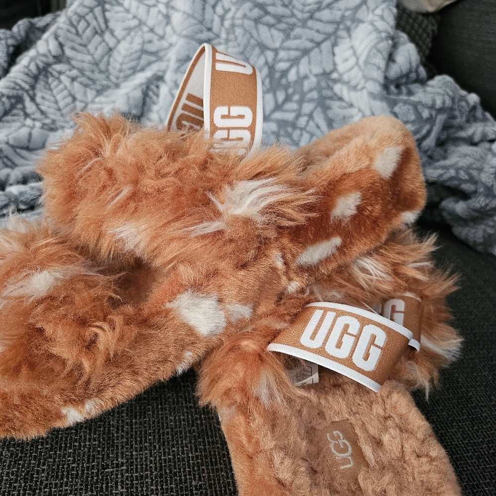 Ugg fuzzy slides